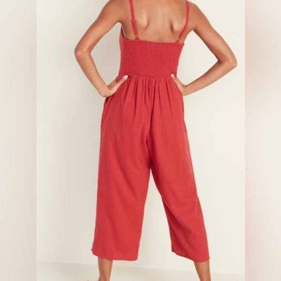 Old Navy Cropped Jumpsuit - Picture 2 of 9
